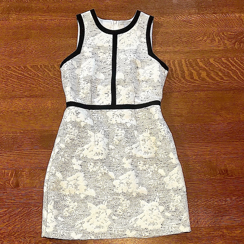 White matelassé mini dress, sz 6